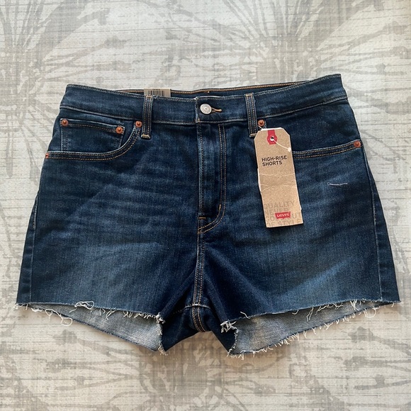 Levi’s HIGH RISE SLIM THROUGH HIP SHORTS 14 | W32 - Picture 4 of 13